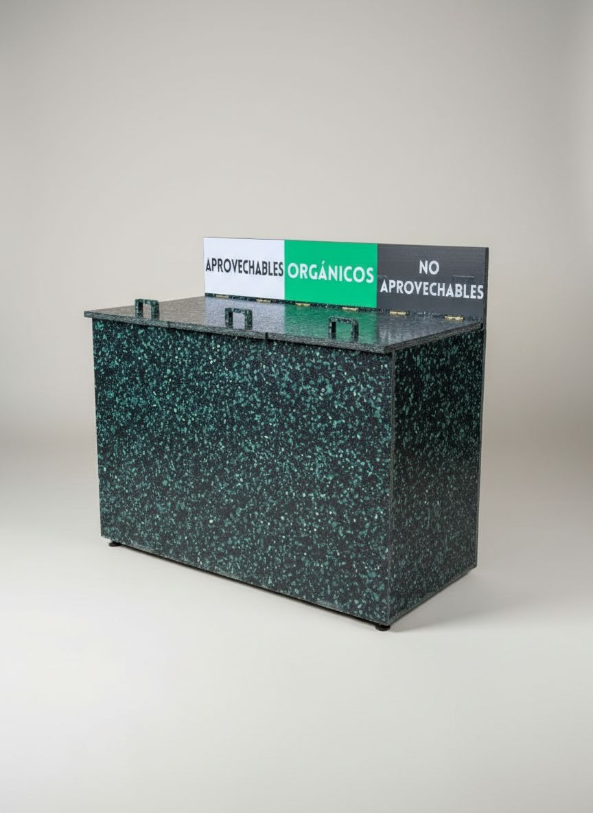 Ecopunto ECHO Modular TRIO en planta industrial, señalización normativa visible